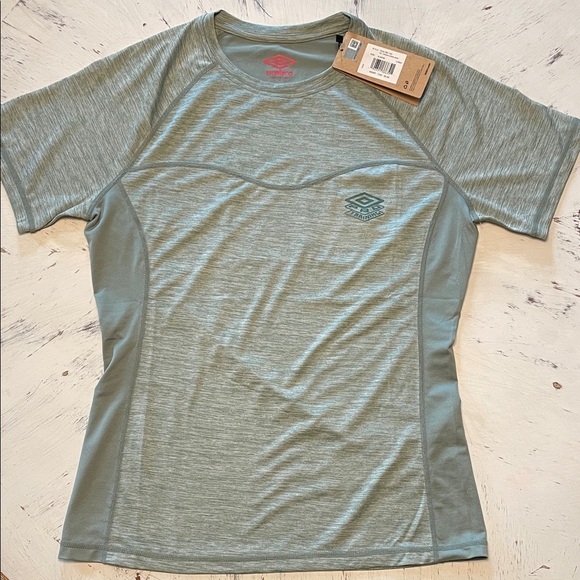 NEW Women’s Umbro Athletic Shirt - Picture 2 of 6